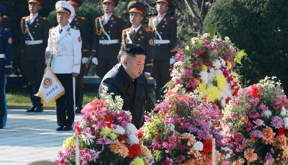 金正恩参谒中国人民志愿军烈士陵园